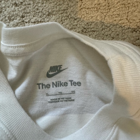BUNDLE Nike t-shirts Youth XL and Nike SB Youth L - like new - Picture 4 of 6
